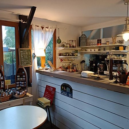 Ille Flottante, Maison Eclusiere Et Hebergements Insolites Sur Le Canal Hédé Екстериор снимка