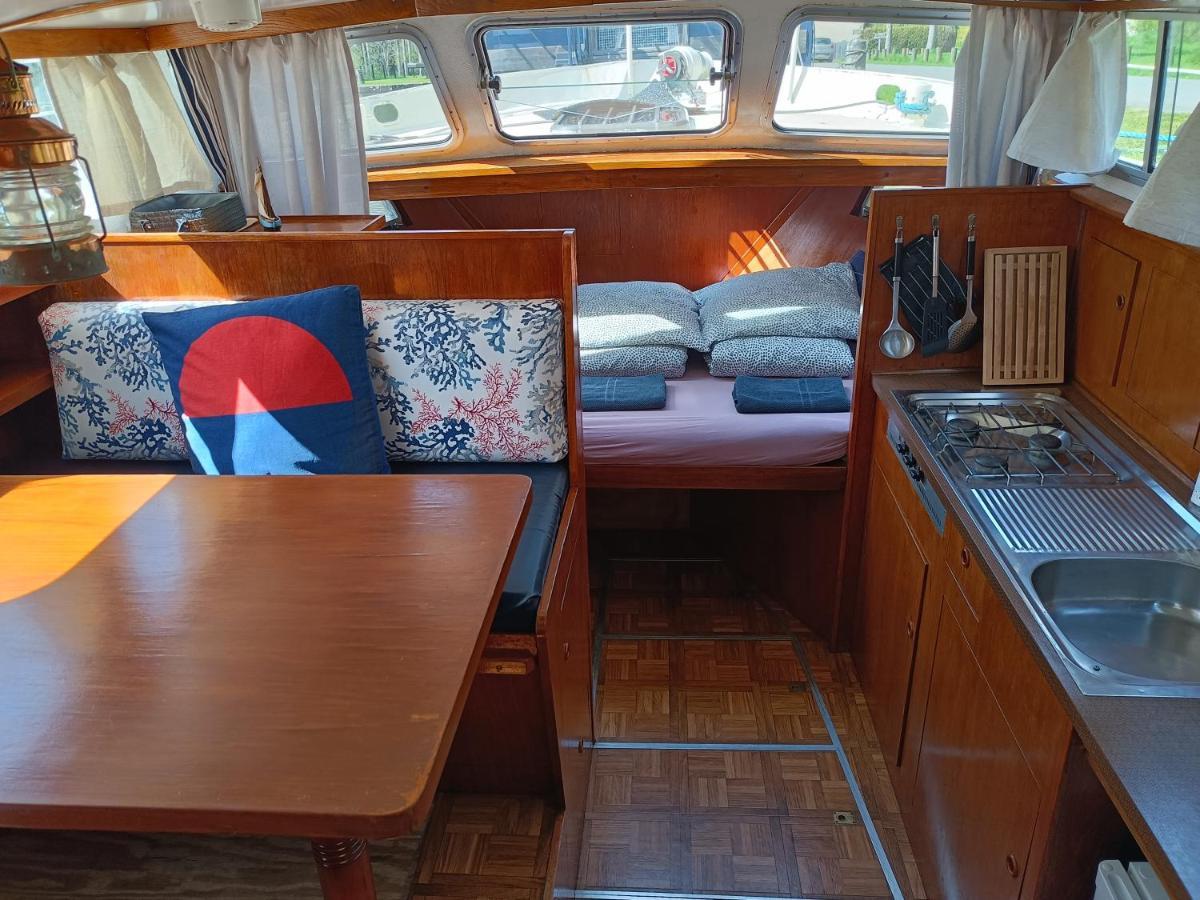 Ille Flottante, Maison Eclusiere Et Hebergements Insolites Sur Le Canal Hédé Екстериор снимка