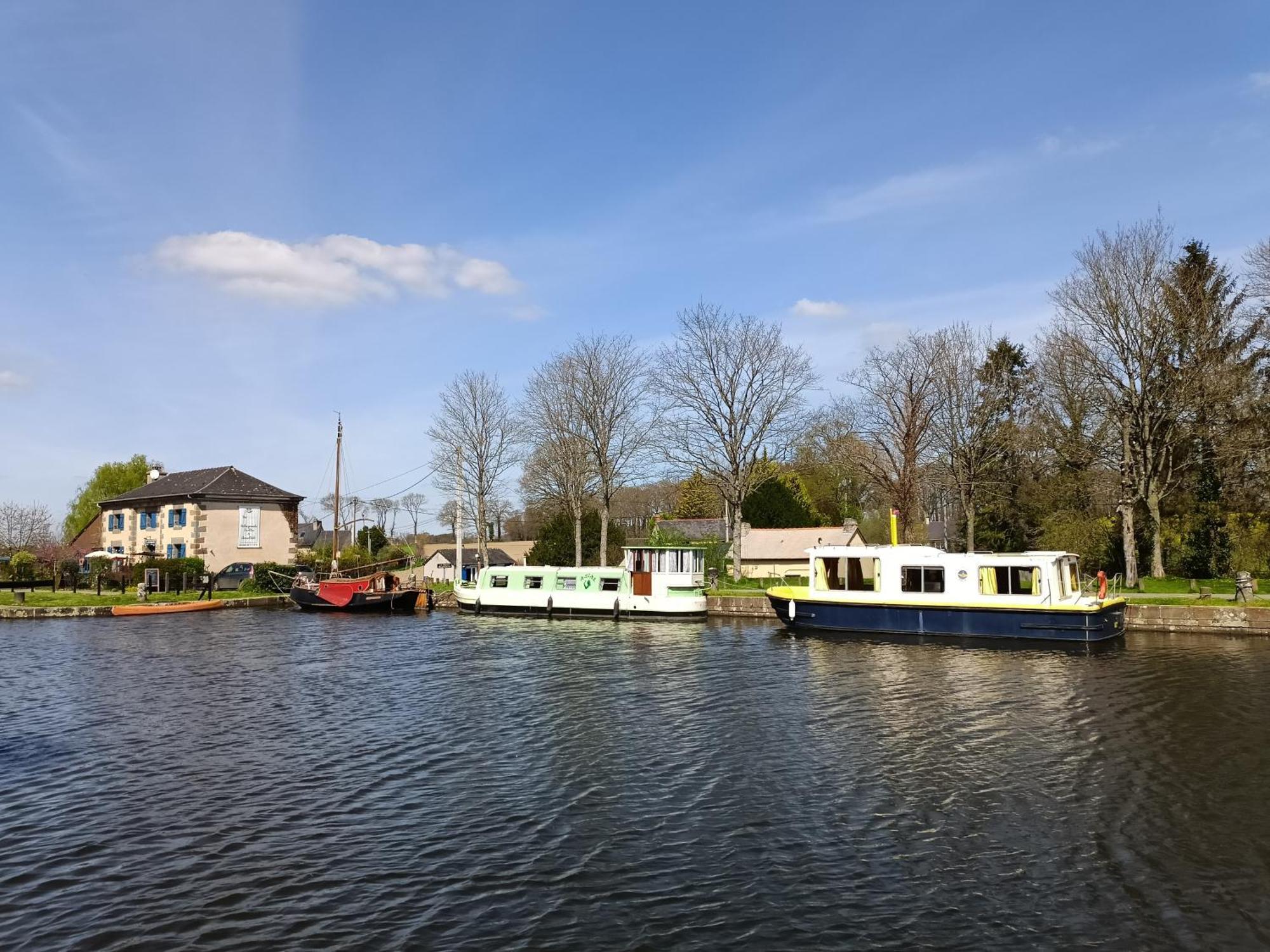 Ille Flottante, Maison Eclusiere Et Hebergements Insolites Sur Le Canal Hédé Екстериор снимка