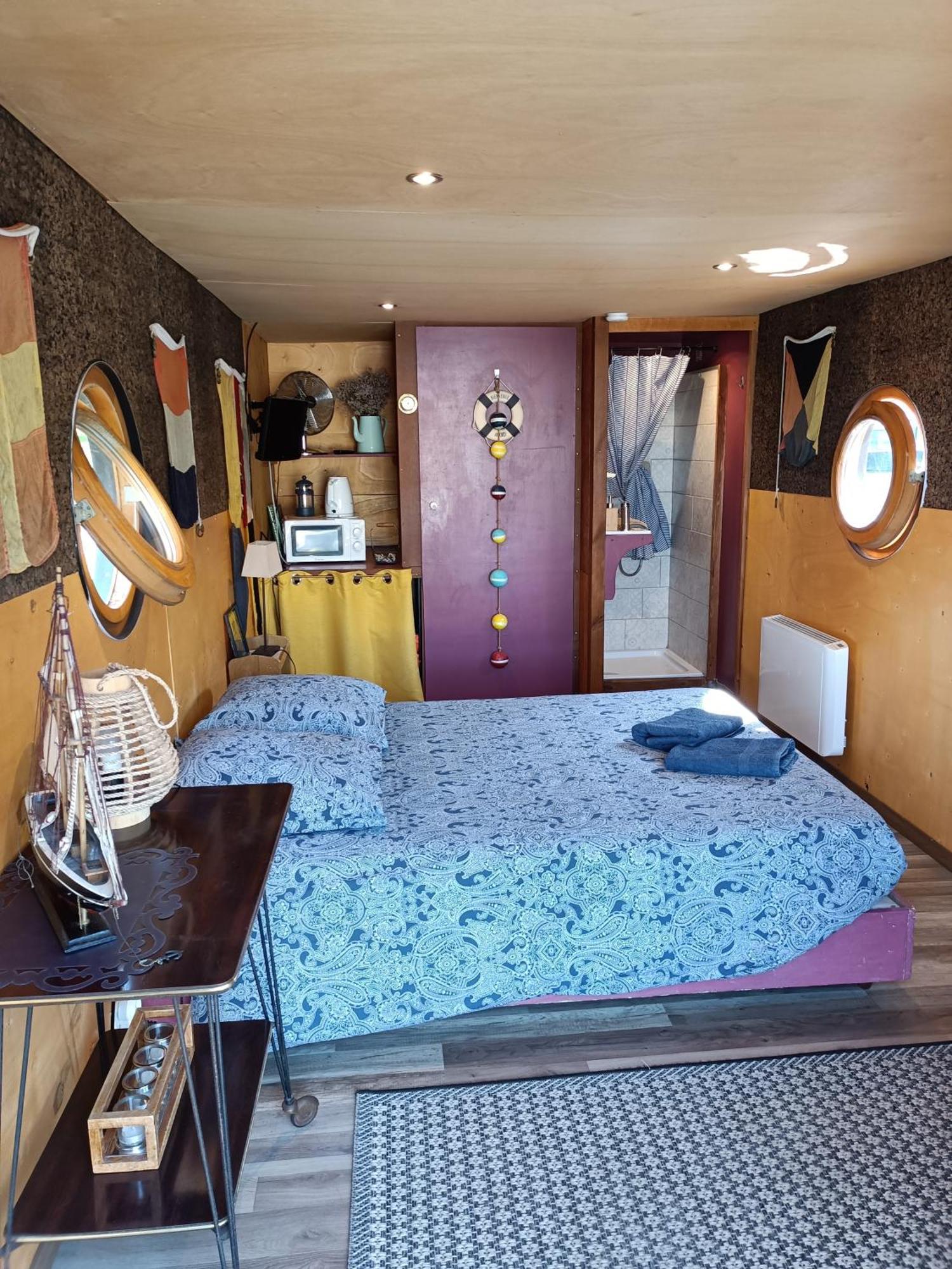 Ille Flottante, Maison Eclusiere Et Hebergements Insolites Sur Le Canal Hédé Екстериор снимка