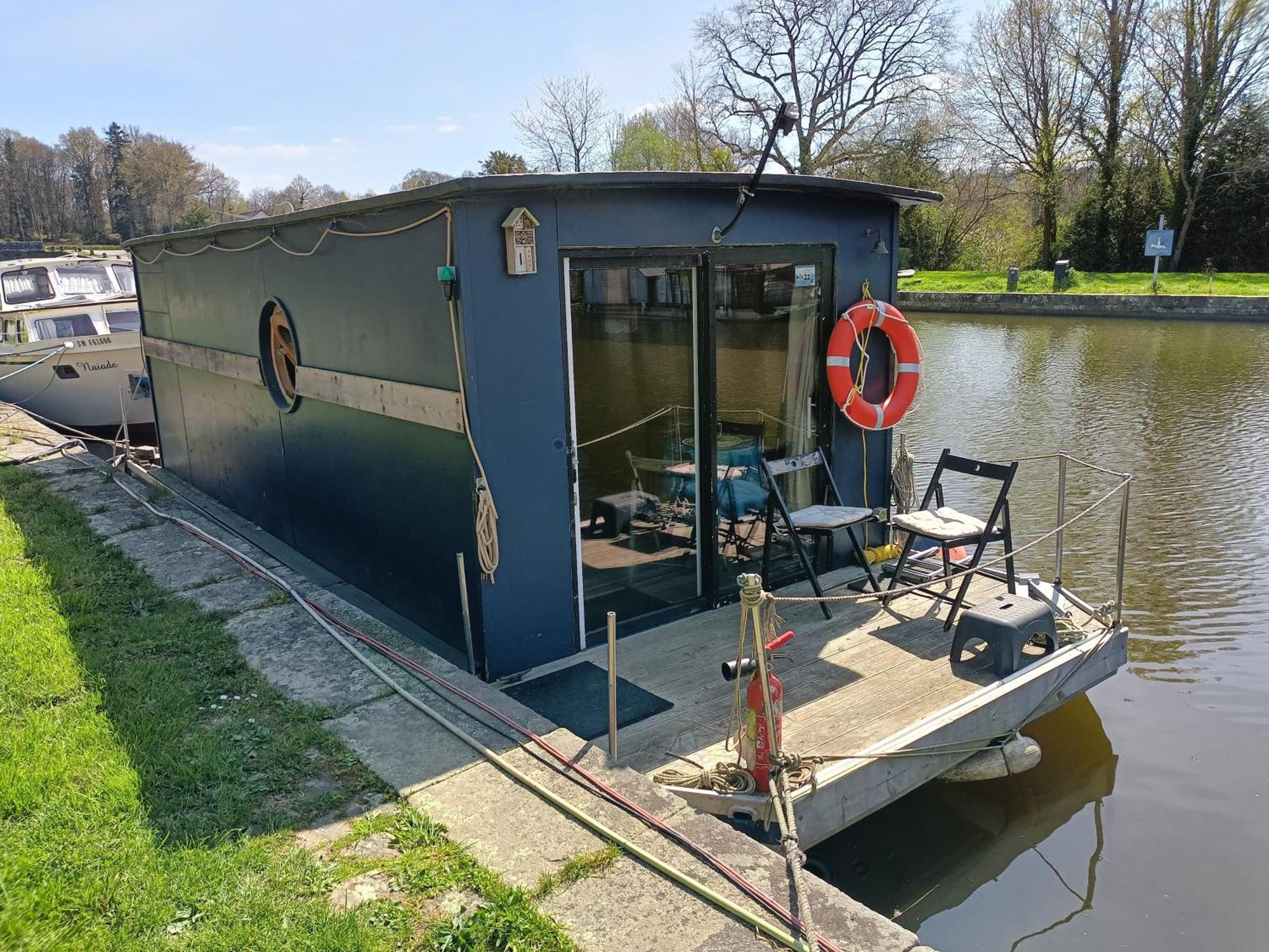 Ille Flottante, Maison Eclusiere Et Hebergements Insolites Sur Le Canal Hédé Екстериор снимка