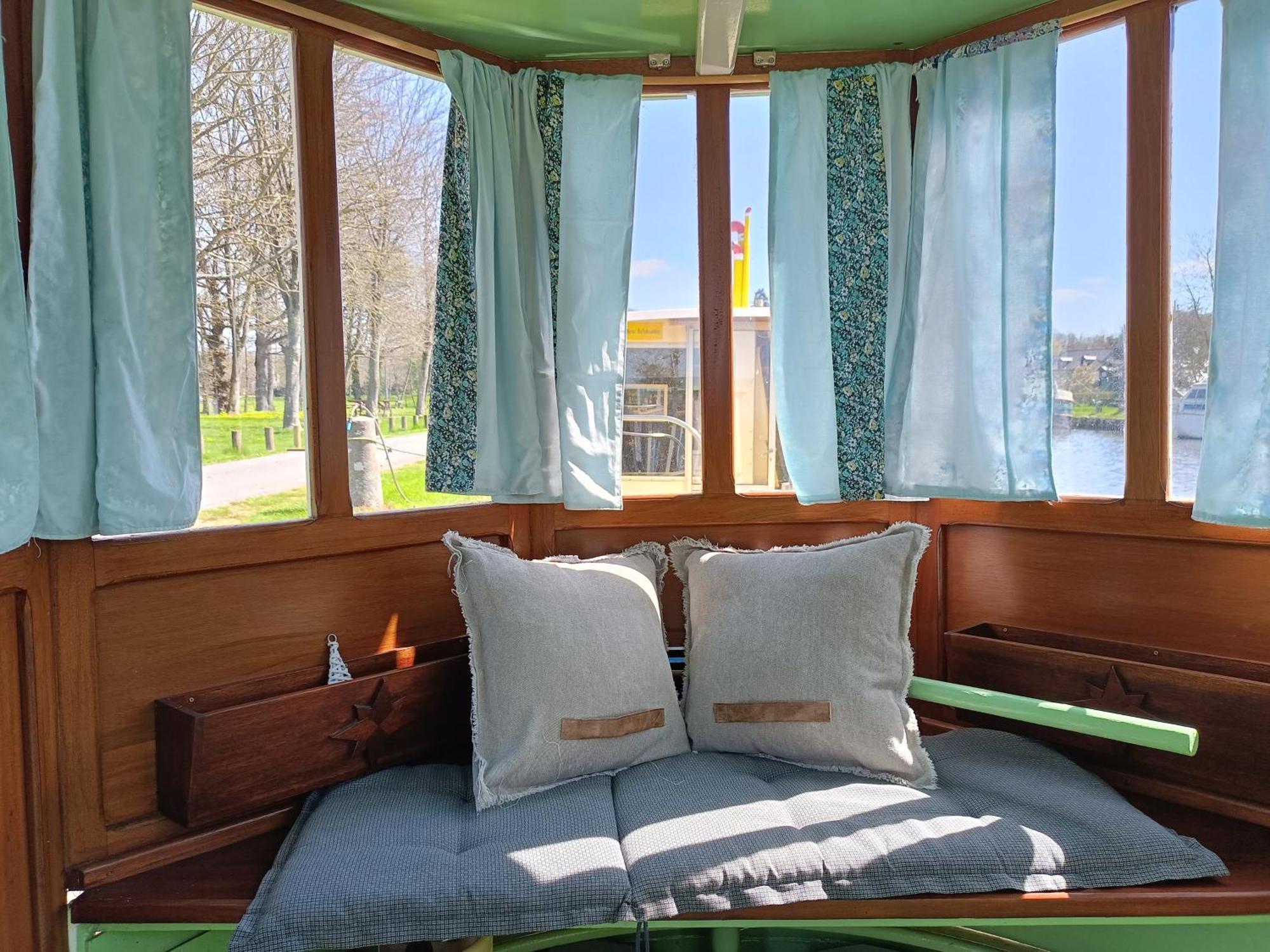 Ille Flottante, Maison Eclusiere Et Hebergements Insolites Sur Le Canal Hédé Екстериор снимка