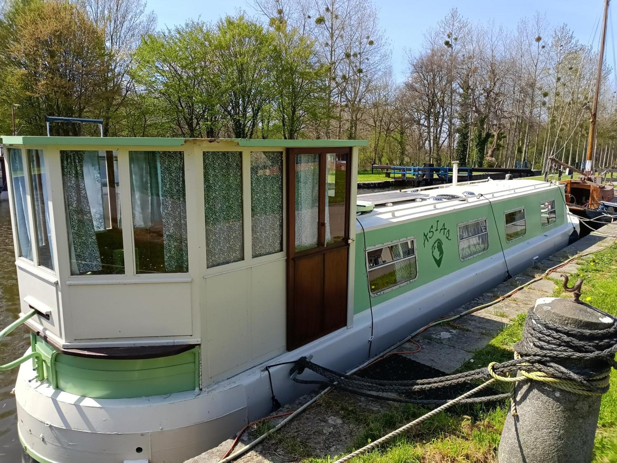 Ille Flottante, Maison Eclusiere Et Hebergements Insolites Sur Le Canal Hédé Екстериор снимка